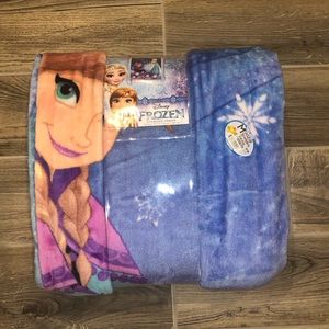 - New Disney frozen oversized throw